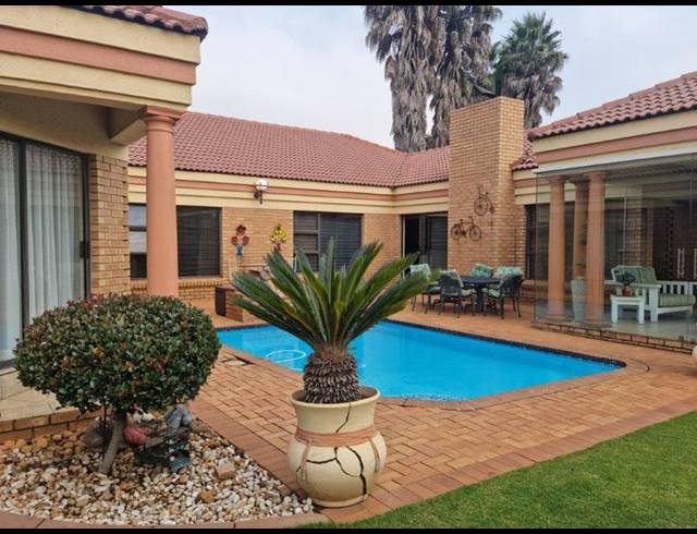 3 BEDROOM HOUSE FOR SALE IN PETERSFIELD